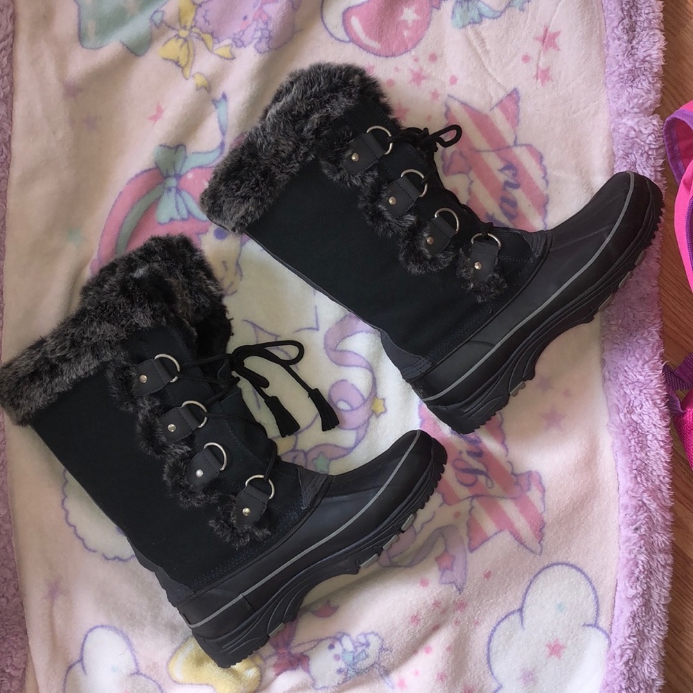 Snow boots